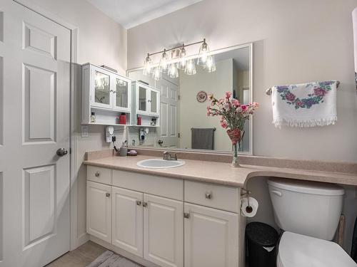 10-807 Railway Ave, Ashcroft, BC - Indoor Photo Showing Bathroom