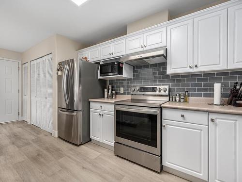 10-807 Railway Ave, Ashcroft, BC - Indoor Photo Showing Kitchen