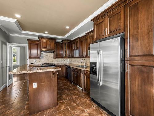 2748 Eagle Cres, Merritt, BC - Indoor Photo Showing Kitchen With Double Sink With Upgraded Kitchen