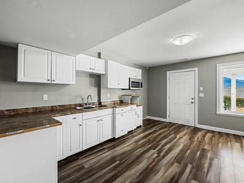 2748 Eagle Cres, Merritt, BC - Indoor Photo Showing Kitchen