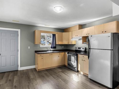 2748 Eagle Cres, Merritt, BC - Indoor Photo Showing Kitchen