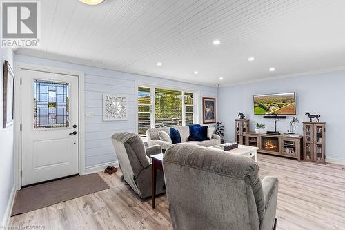 397461 Concession 10, Meaford (Municipality), ON - Indoor Photo Showing Living Room