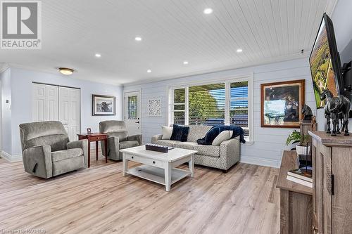 397461 Concession 10, Meaford (Municipality), ON - Indoor Photo Showing Living Room