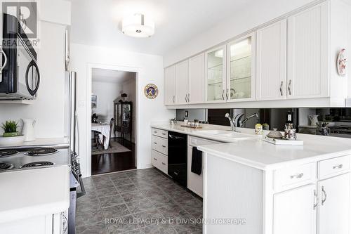 607 - 3800 Yonge Street, Toronto, ON - Indoor Photo Showing Kitchen With Double Sink