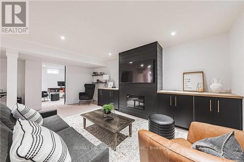 468 Mayzel Road, Burlington, ON - Indoor Photo Showing Living Room