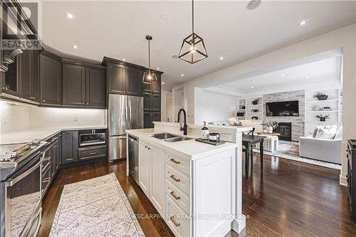 468 Mayzel Road, Burlington, ON - Indoor Photo Showing Kitchen With Double Sink With Upgraded Kitchen