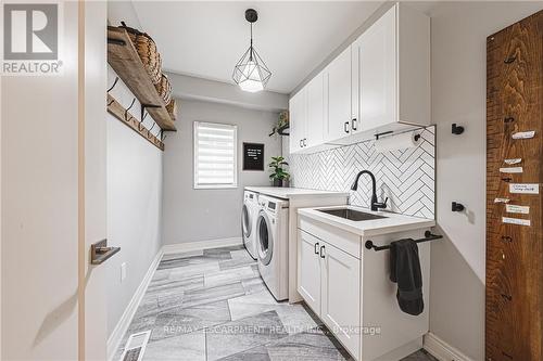 468 Mayzel Road, Burlington, ON - Indoor Photo Showing Laundry Room