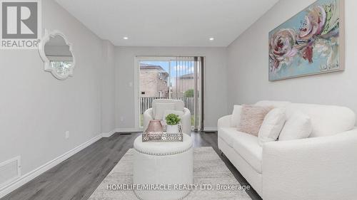 1575 Shale Oak Mews, Mississauga, ON - Indoor Photo Showing Living Room