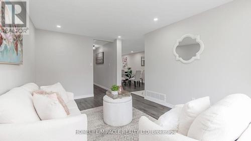 1575 Shale Oak Mews, Mississauga, ON - Indoor Photo Showing Living Room