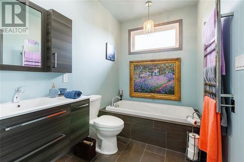 200 Brock Street North, Sarnia, ON - Indoor Photo Showing Bathroom