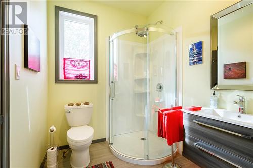 200 Brock Street North, Sarnia, ON - Indoor Photo Showing Bathroom