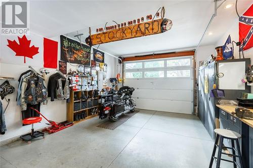 200 Brock Street North, Sarnia, ON - Indoor Photo Showing Garage