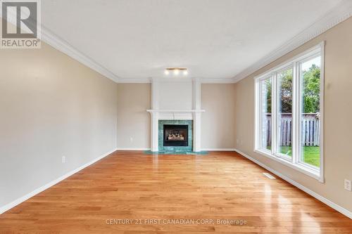 50 Bassenthwaite Crescent, London, ON - Indoor Photo Showing Living Room With Fireplace