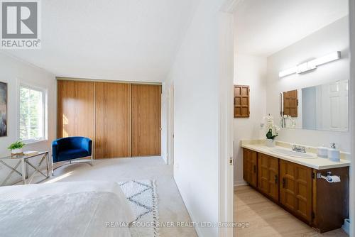 572 Sandhurst Circle, Toronto, ON - Indoor Photo Showing Bathroom