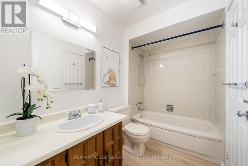 572 Sandhurst Circle, Toronto, ON - Indoor Photo Showing Bathroom