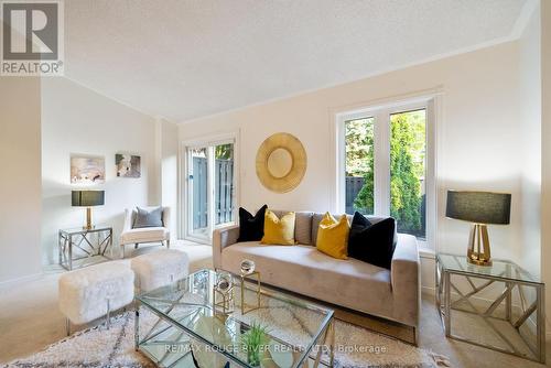 572 Sandhurst Circle, Toronto, ON - Indoor Photo Showing Living Room