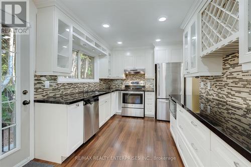 1205 Whittington Road, Mississauga, ON - Indoor Photo Showing Kitchen With Stainless Steel Kitchen With Upgraded Kitchen