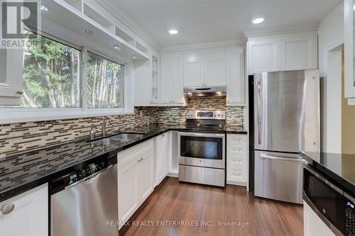 1205 Whittington Road, Mississauga, ON - Indoor Photo Showing Kitchen With Stainless Steel Kitchen With Double Sink With Upgraded Kitchen