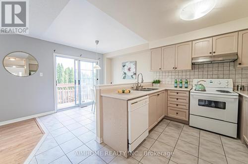 315 Flagstone Way, Newmarket, ON - Indoor Photo Showing Kitchen With Double Sink