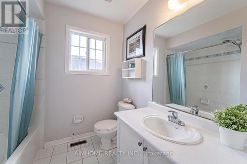 315 Flagstone Way, Newmarket, ON - Indoor Photo Showing Bathroom