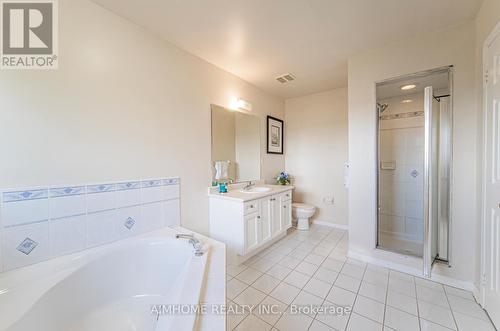 315 Flagstone Way, Newmarket, ON - Indoor Photo Showing Bathroom