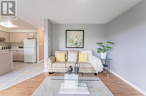 315 Flagstone Way, Newmarket, ON - Indoor Photo Showing Kitchen