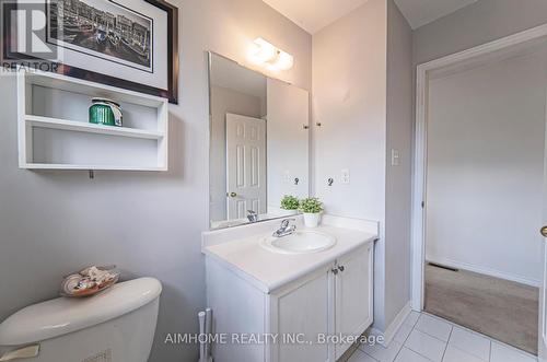 315 Flagstone Way, Newmarket, ON - Indoor Photo Showing Bathroom