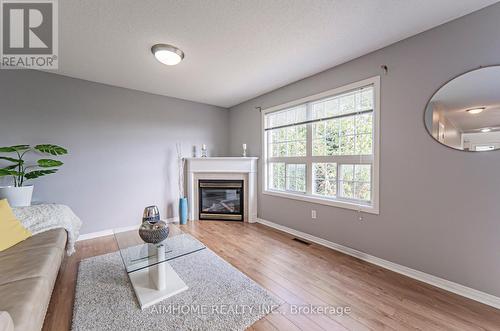 315 Flagstone Way, Newmarket, ON - Indoor Photo Showing Living Room With Fireplace