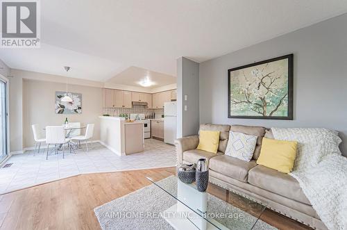 315 Flagstone Way, Newmarket, ON - Indoor Photo Showing Living Room