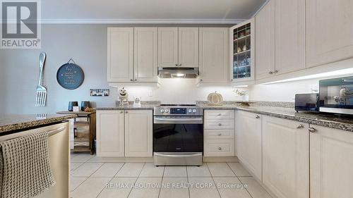 14 Saffron Crescent, Brampton, ON - Indoor Photo Showing Kitchen With Upgraded Kitchen