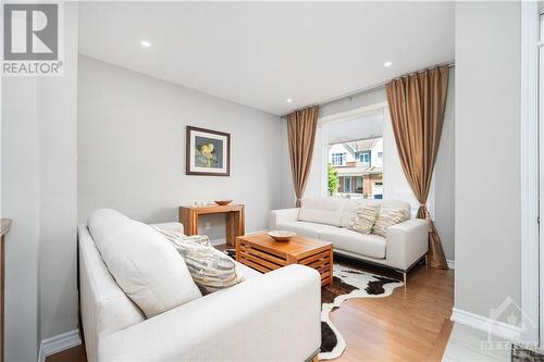 34 Coppermine Street, Ottawa, ON - Indoor Photo Showing Living Room