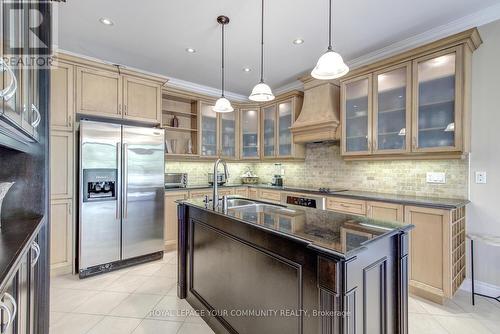 108 Golden Orchard Road, Vaughan, ON - Indoor Photo Showing Kitchen With Double Sink With Upgraded Kitchen