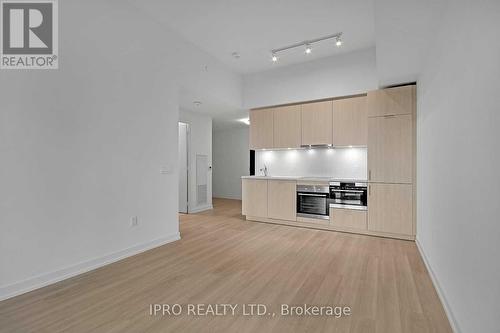 914 - 158 Front Street E, Toronto, ON - Indoor Photo Showing Kitchen