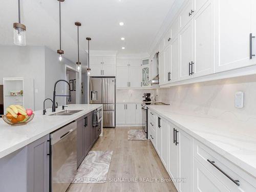 1268 Bardeau St, Innisfil, ON - Indoor Photo Showing Kitchen With Double Sink With Upgraded Kitchen