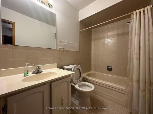 1611 Lewes Way, Mississauga, ON - Indoor Photo Showing Bathroom