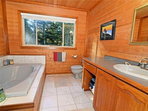 1637 Perry Rd, Gabriola Island, BC 