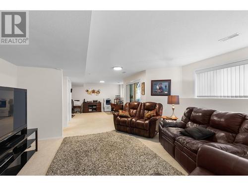 11290 Bond Road Unit# 4, Lake Country, BC - Indoor Photo Showing Living Room