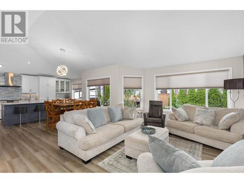 11290 Bond Road Unit# 4, Lake Country, BC - Indoor Photo Showing Living Room