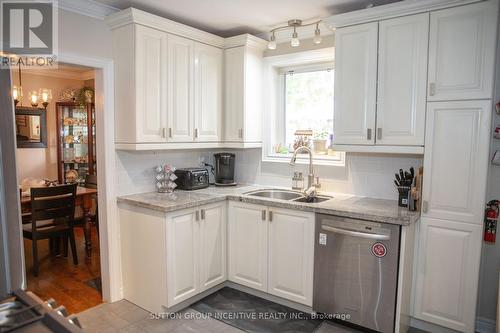 202 Queen Street, Newmarket, ON - Indoor Photo Showing Kitchen With Double Sink