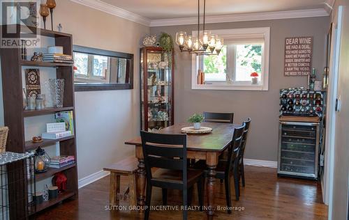 202 Queen Street, Newmarket, ON - Indoor Photo Showing Dining Room