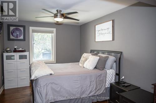 202 Queen Street, Newmarket, ON - Indoor Photo Showing Bedroom