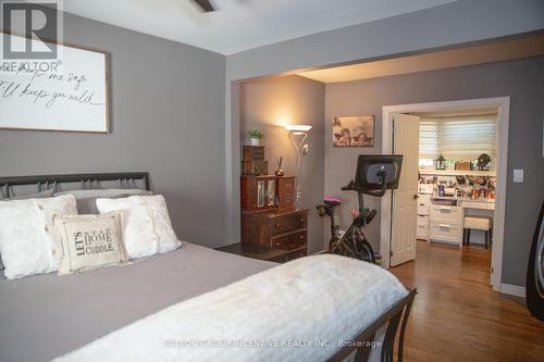 202 Queen Street, Newmarket, ON - Indoor Photo Showing Bedroom