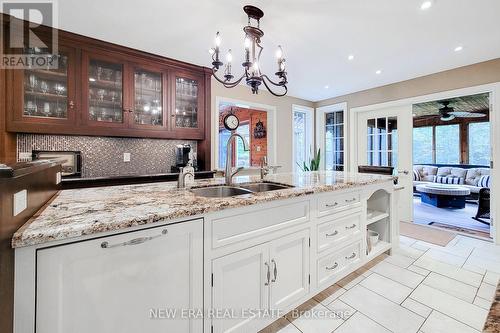 4100 Ennisclare Drive, Milton, ON - Indoor Photo Showing Kitchen With Double Sink