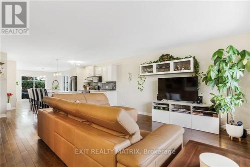 82 Richard Street, Alfred And Plantagenet, ON - Indoor Photo Showing Living Room