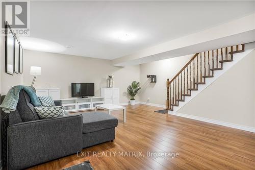 82 Richard Street, Alfred And Plantagenet, ON - Indoor Photo Showing Living Room