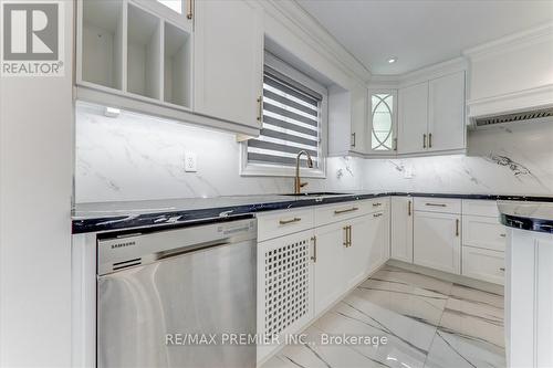 99 Benjamin Drive, Vaughan, ON - Indoor Photo Showing Kitchen