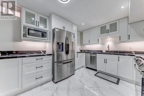 99 Benjamin Drive, Vaughan, ON - Indoor Photo Showing Kitchen With Stainless Steel Kitchen With Double Sink With Upgraded Kitchen