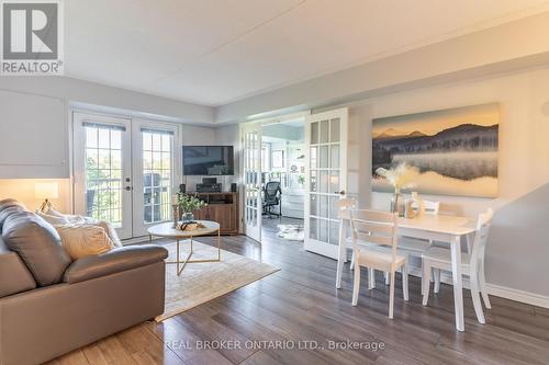 213 - 1480 Bishops Gate, Oakville, ON - Indoor Photo Showing Living Room