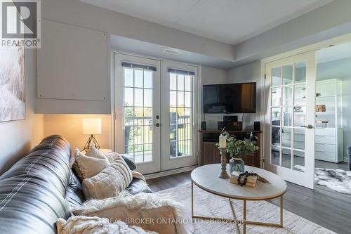 213 - 1480 Bishops Gate, Oakville, ON - Indoor Photo Showing Living Room