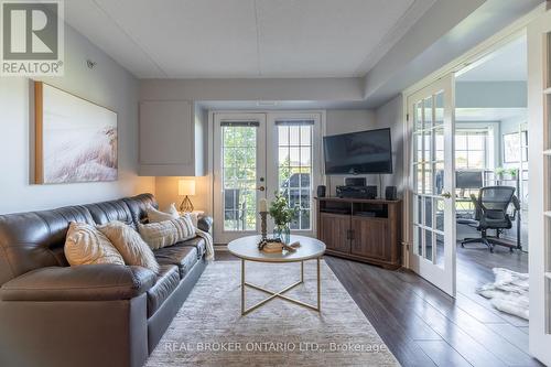 213 - 1480 Bishops Gate, Oakville, ON - Indoor Photo Showing Living Room